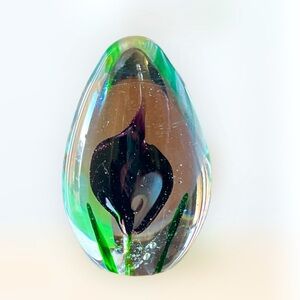 Beautiful 14 Oz Royal Purple Flower Glass Paperweight